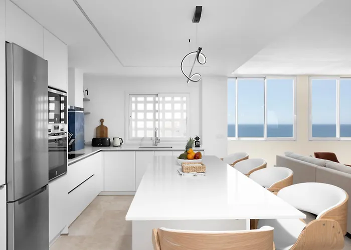 Stunning Marina Seaview Penthouse - Puerto Deportivo Apartamento Estepona