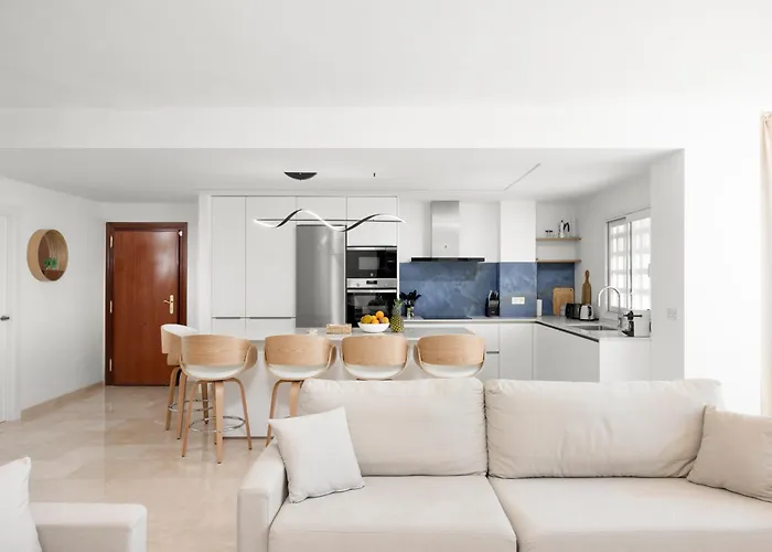 Stunning Marina Seaview Penthouse - Puerto Deportivo *